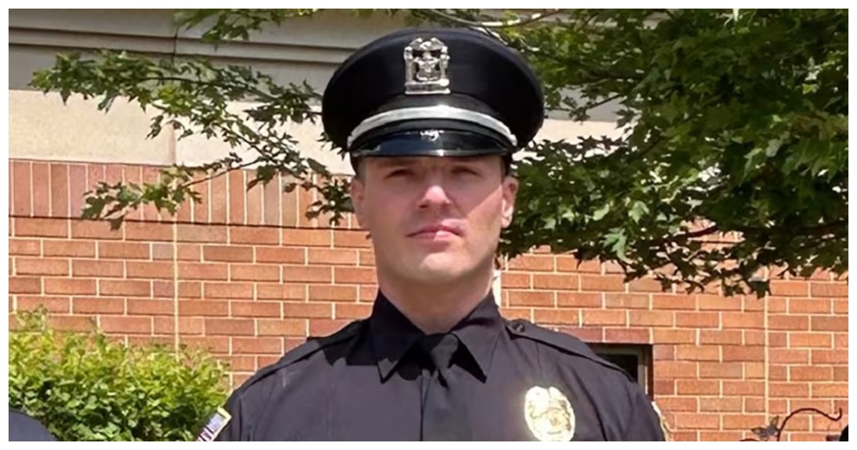 গ্রেপ্তারকৃত পুলিশ কর্মকর্তা রাডুলে বোজোভিক। ছবি: সিএনএন